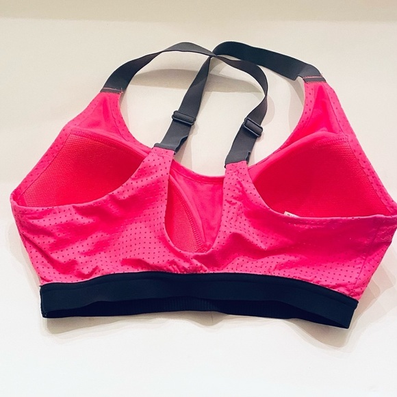 Victoria’s Secret Wireless Sports Bra - Picture 2 of 3